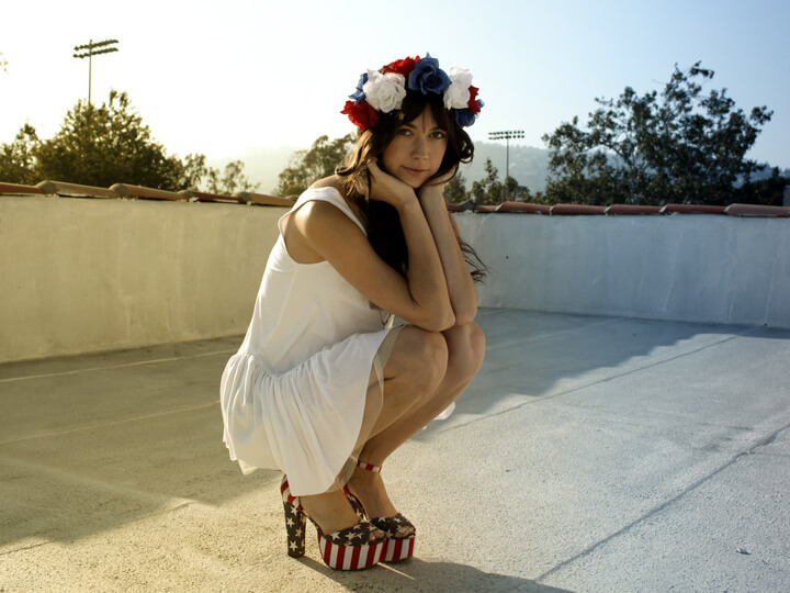 agogo sitting girl